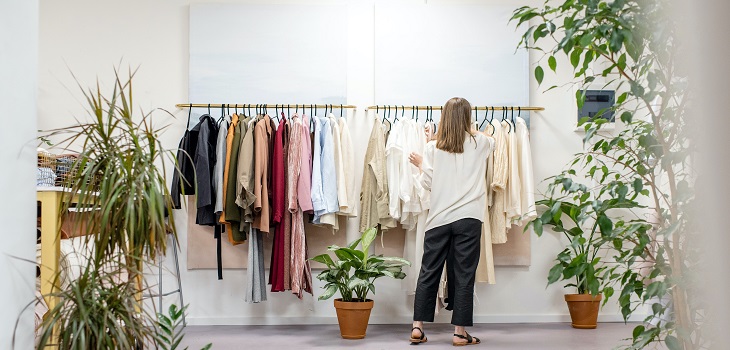 ¿Qué expresas con tu ropa? Conoce qué dicen los colores sobre ti, según la psicología