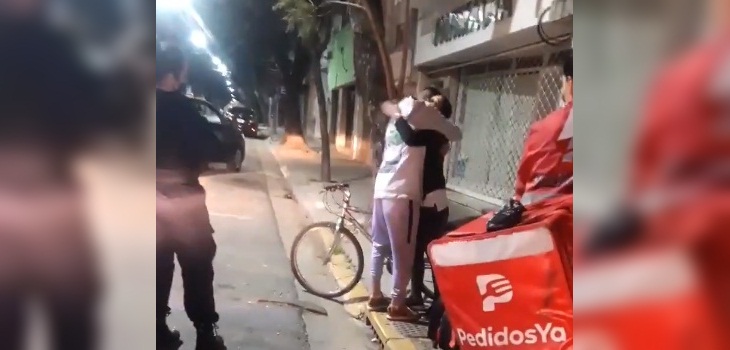 Roban bicicleta a delivery y vecina le regaló la suya para mantener su trabajo: noble gesto es viral