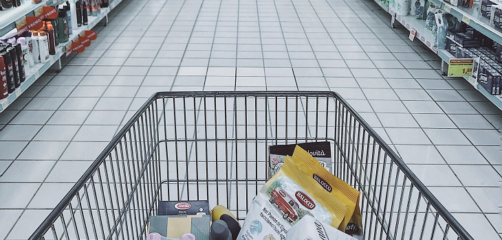 Los alimentos que más y menos duran en nuestra despensa: algunos no vencen nunca