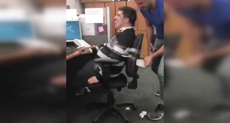 Trabajador acusa que fue atado con scotch y grabado en una discusión: empresa dice que fue un juego