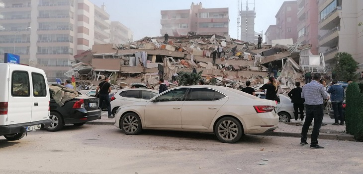 Fuerte sismo de magnitud 7 en el oeste de Turquía: hay gente atrapada bajo escombros