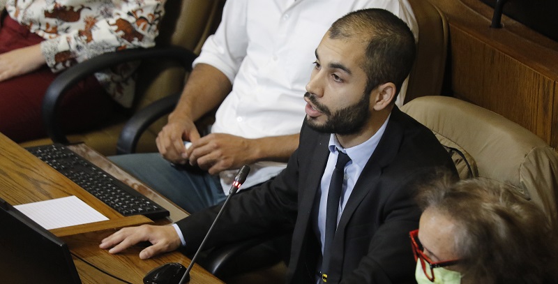 Por acoso digital: Renato Garín increpa a tuitero que lo insultó por Twitch y lo denuncia con la PDI