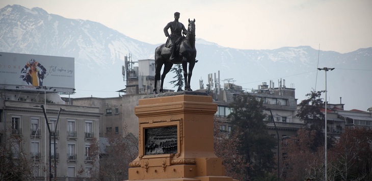 Carabineros resguardará con escuadrones policiales monumento al general Baquedano en Plaza Italia
