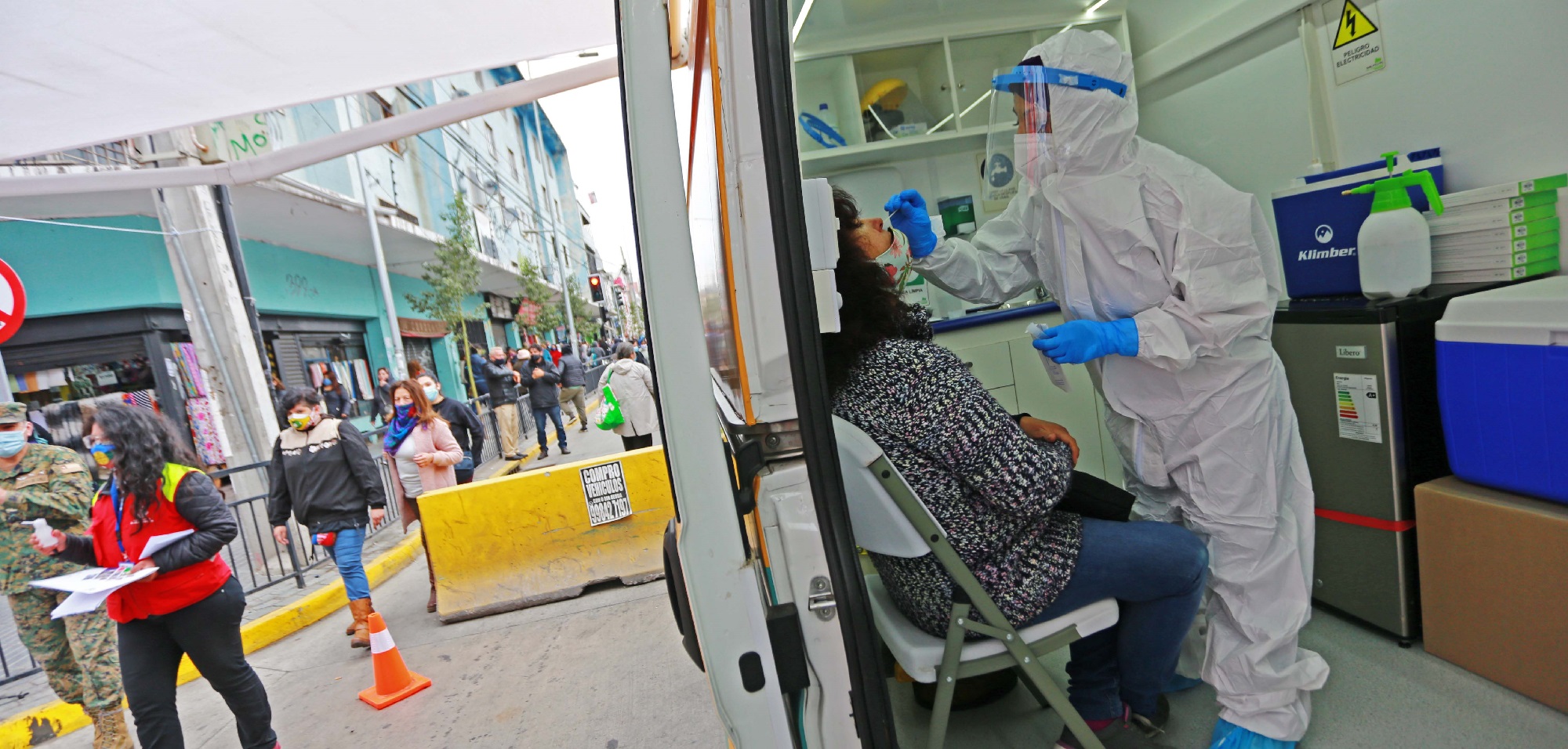 Reportan 2.829 nuevos casos de COVID-19: Metropolitana, Araucanía y Los Lagos encabezan listado