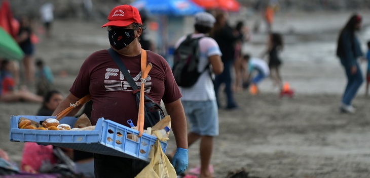Minsal elabora estricto protocolo sanitario para playas y balnearios del país