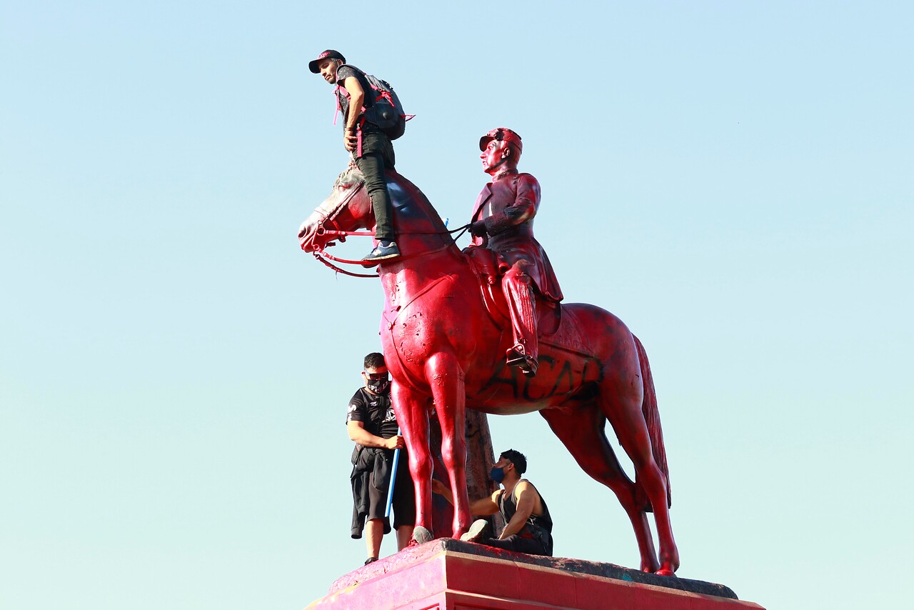 Ejército reaccionó ante pintura de la estatua de Baquedano: 