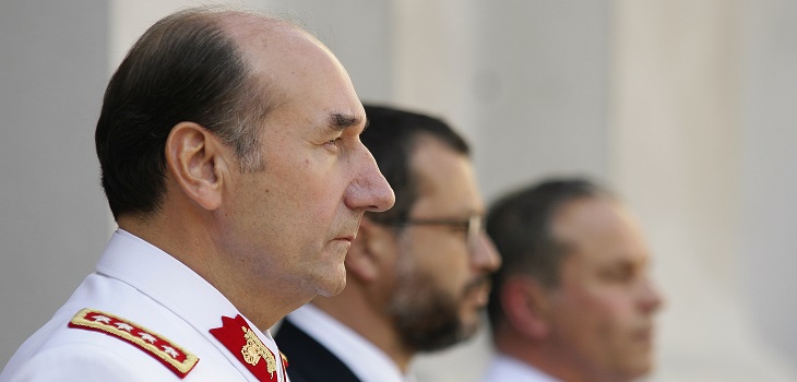 Procesan a excomandante Fuente-Alba: habría usado avión castrense 38 veces con fines personales