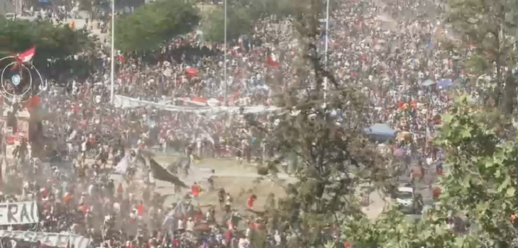 Registran momento en que barristas del Colo Colo y la 'U' se 