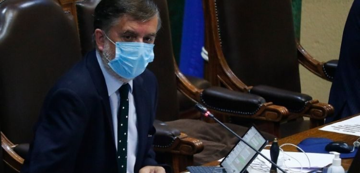 Diputado Undurraga desata polémica en la Cámara por impedir voto de Camila Vallejo y Urruticoechea