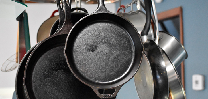 ¿Cuándo debo cambiarlos? Conoce las señales y por qué renovar sartenes, tapers y tablas de cortar