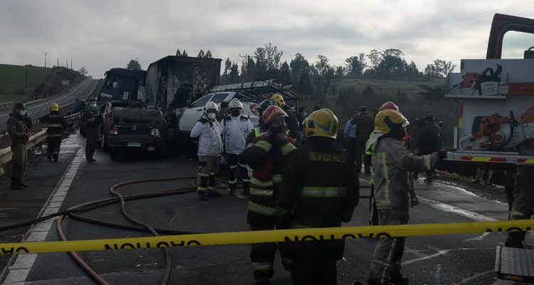 Dos muertos y cinco heridos es el saldo de la enorme colisión múltiple en Victoria