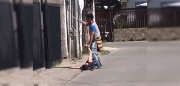 Testigos graban asalto en Independencia: asaltante arrastró a víctima para liberar a su compañero