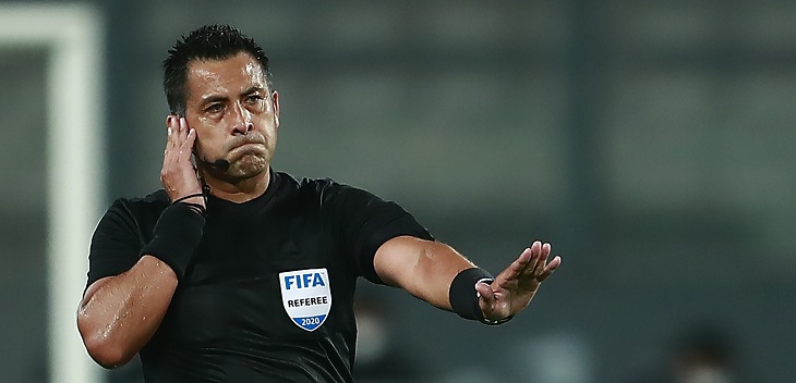 Tras polémico arbitraje: Julio Bascuñán fue tildado de 