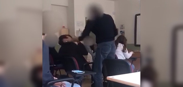 Polémica en Italia: profesor golpeó a alumno por negarse a ocupar mascarilla en la sala de clases