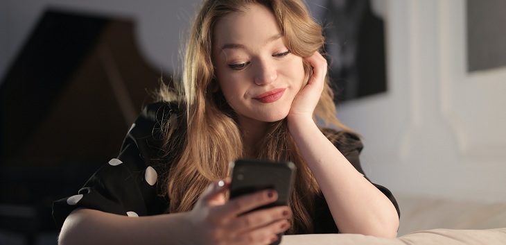 ¿Qué significa que tu pareja demore en responder los mensajes? Experta responde y brinda útiles tips