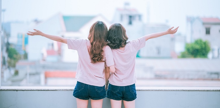 Padre viajó 800 km para reprender a su hija luego que le revelara su homosexualidad