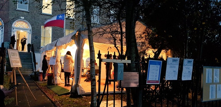 Rechazo ganó en Venezuela: en el resto del mundo, chilenos optaron mayoritariamente por el Apruebo