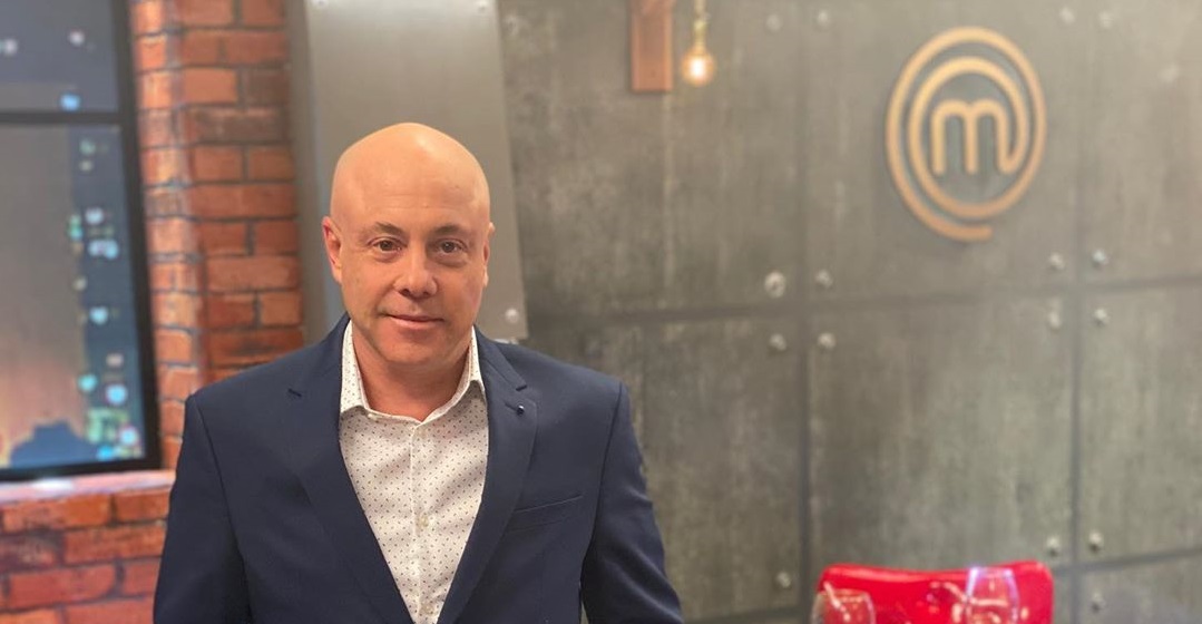 Chef Jorge Raush se sometió a tratamiento para eliminar su papada y mostró el resultado