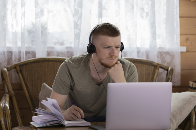 El estilo de música que deberías escuchar para aumentar la productividad durante el teletrabajo