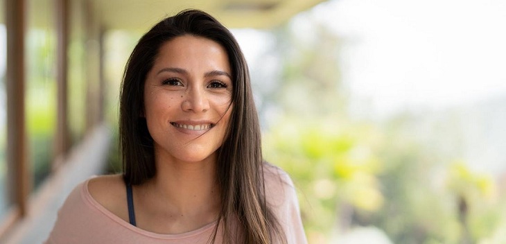 Loreto Aravena le dio especial sorpresa a su abuelo en su cumpleaños 92: no lo veía hace 8 meses