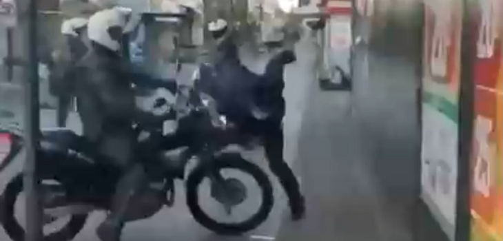 Motorista de Carabineros embistió a manifestante en Los Ángeles: confirman investigación interna