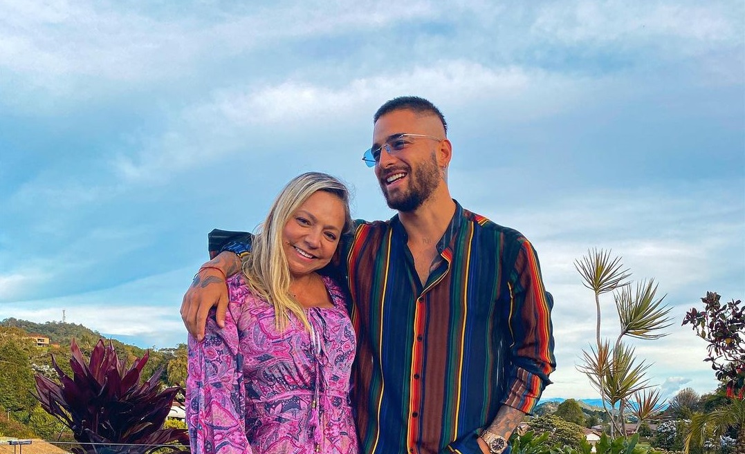 Maluma sorprendió a su madre: volvió a casa después de 5 meses y protagonizaron emotivo reencuentro