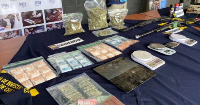 PDI encuentra vehículo y armamento que estarían vinculados a quema de 13 camiones en Angol