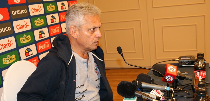 Reinaldo Rueda fue tajante ante polémico arbitraje en derrota de la 'Roja': 
