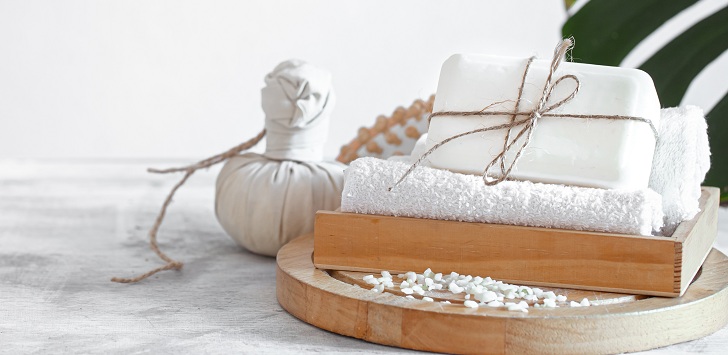 ¿Quieres usar champú sólido? Los tips de un farmaceútico para saber cuál comprar