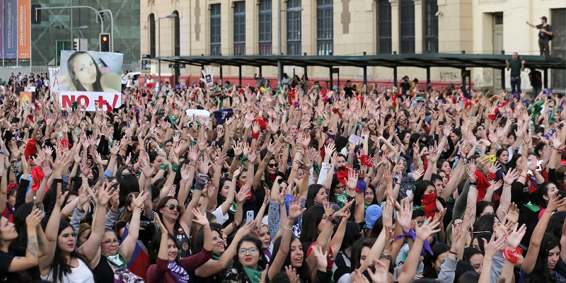 Miles de mujeres vuelven a realizar en Chile performance 