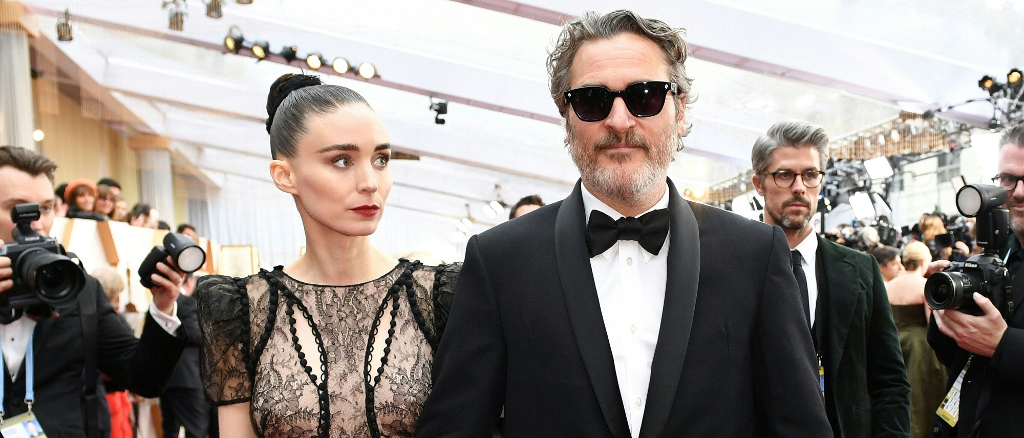 Joaquin Phoenix y Rooney Mara envían crítica carta en la que hablan por primera vez de su hijo