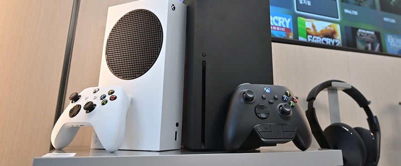 Microsoft dio el primer golpe: lanzó su nueva consola Xbox, dos días antes que Sony