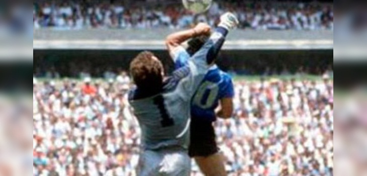La 'Mano de Dios' y 'El gol del siglo': las jugadas más recordadas en la carrera  de Diego Maradona