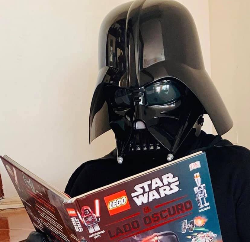 Profesor hace cosplay para motivar a alumnos