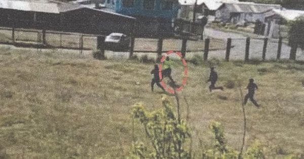 Imagen que según Fiscalía muestra momento del disparo. Defensoría dice que es de la persecución. 