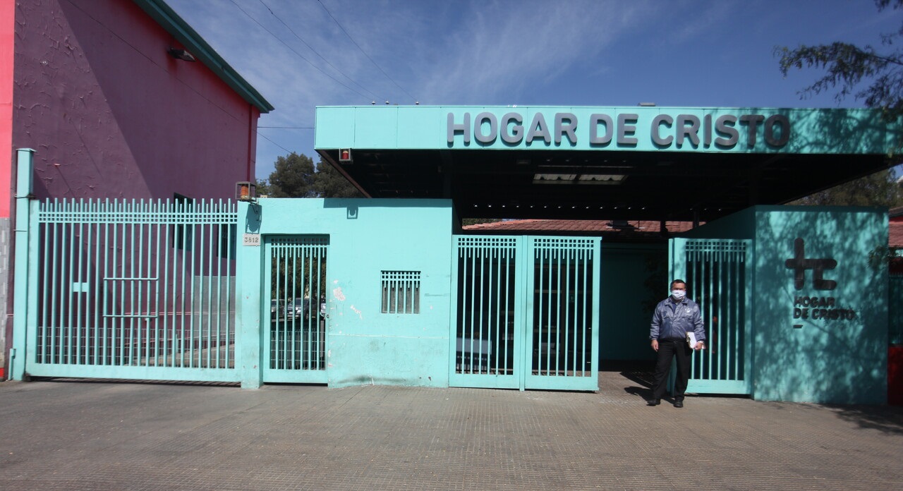 La crisis del Hogar de Cristo durante la pandemia: cerrarán varias residencias para adultos mayores