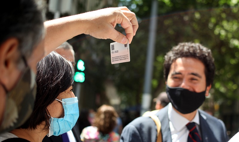 Ministro Briones relató qué pasó tras ser increpado en el centro de Santiago: 