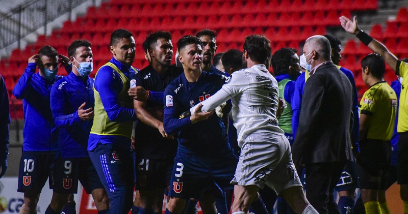 Empujones y gritos: De Paul y Espinoza protagonizan fuerte pelea tras duelo con La Calera