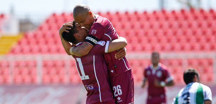 'Chupete' histórico: jugador Humberto Suazo llegó a los 100 goles en Primera División