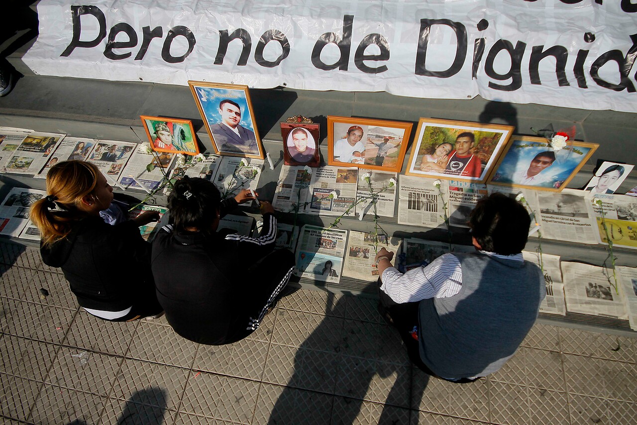 Madre del joven que vendía CDs y que murió en la Cárcel de San Miguel: 