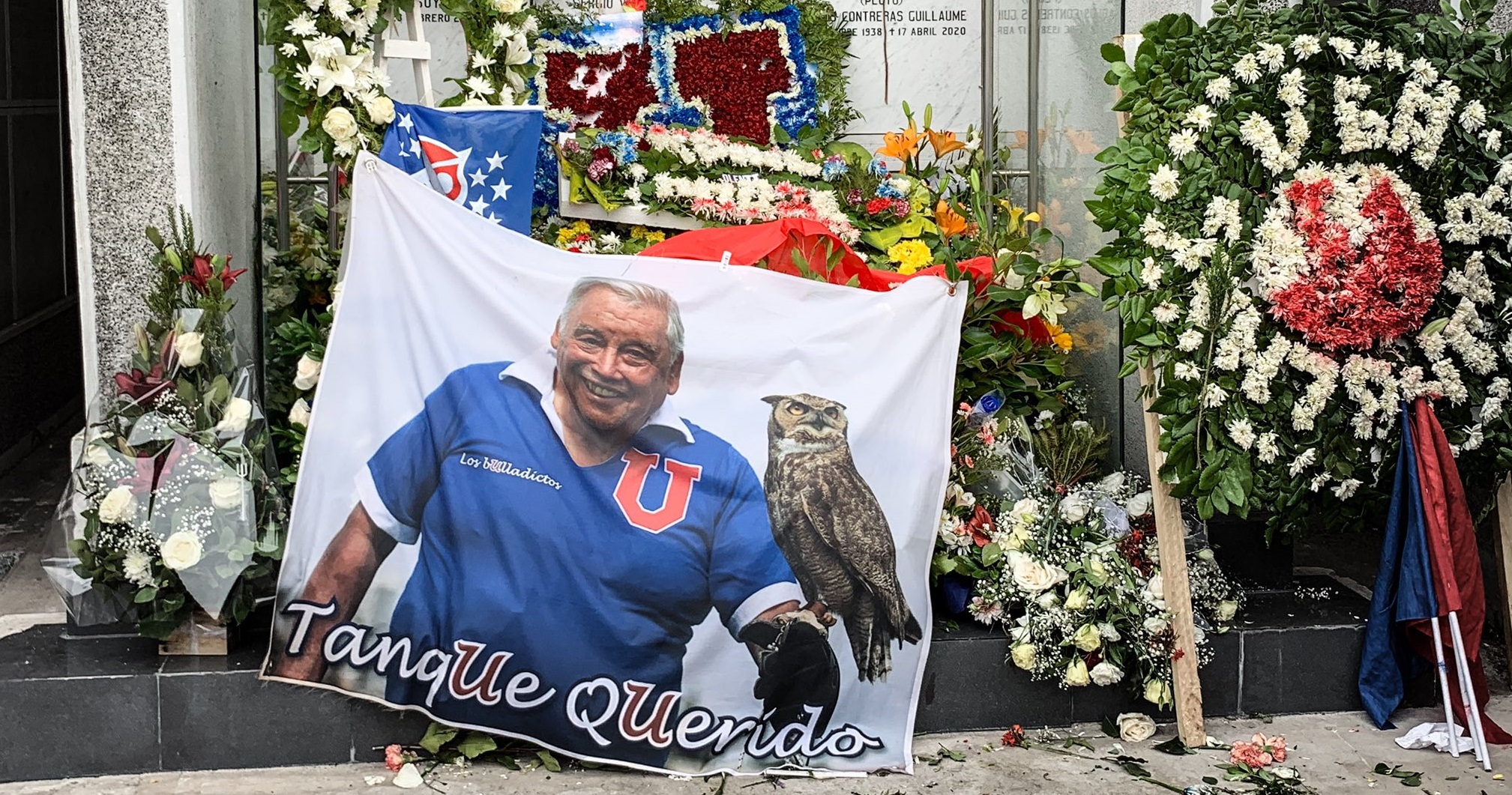 Despedido como un ídolo: con muestras de cariño y respeto se realizó el funeral de Carlos Campos
