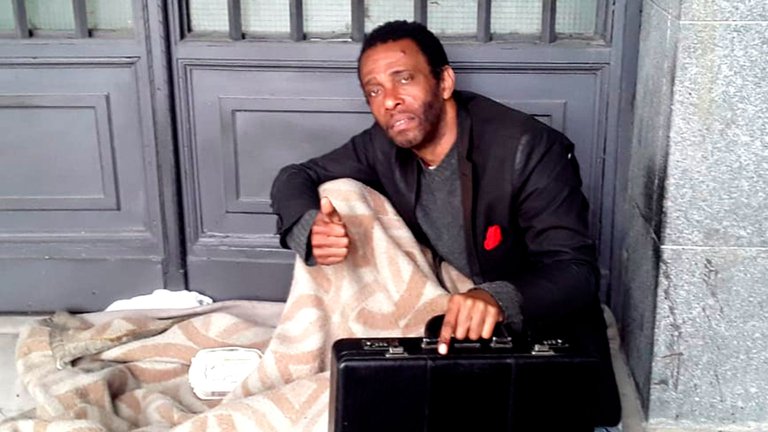 El hombre que contrató a Maradona, prometió un Disney argentino y que ahora vive en la calle