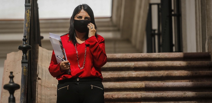 Karla Rubilar anunció que evalúan crear beneficio para quienes no califican al Bono Clase Media