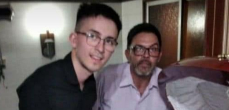 Trabajador de funeraria que posó junto a féretro abierto de Maradona se disculpó: 