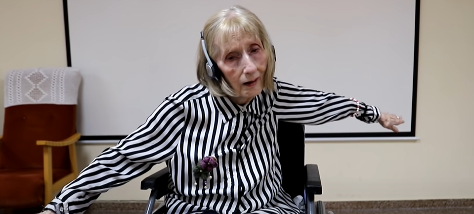 Bailarina de ballet con Alzheimer impacta con su reacción al volver a escuchar El lago de los cisnes