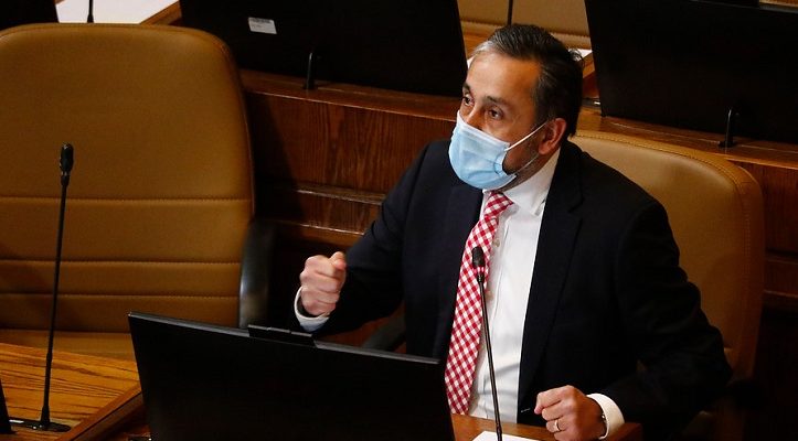 Diputado Eduardo Durán sufre robo en servicentro: aseguró que le sustrajeron 'información relevante'