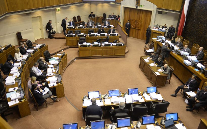 Los parlamentarios que serán claves para aprobar el segundo retiro del 10% en el Senado