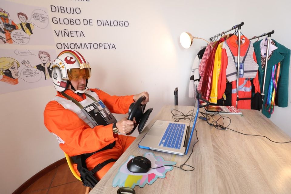 Profesor de Antofagasta hace cosplay para motivar a sus alumnos: tiene cerca de 15 disfraces