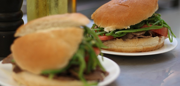 Cierran local por masiva intoxicación alimentaria por salmonella en Maipú: habría 14 hospitalizados