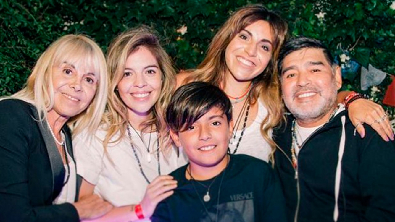 Será una verdadera 'guerra' en la familia: la millonaria herencia que dejó Diego Maradona